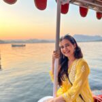 Shivshakti Sachdev Instagram - Sunsets and their Magic ! Replying to all the comments today!!!! I tried the Q/A thing but still not fixed so let's chit chat here only. #thankful #grateful #comments #like #share #subscribe #sunsets #udaipur #cityoflakes #just #chitchat #q/a #behere #letschat #replyingeveryone #instagram #cityoflakes #travel #yay