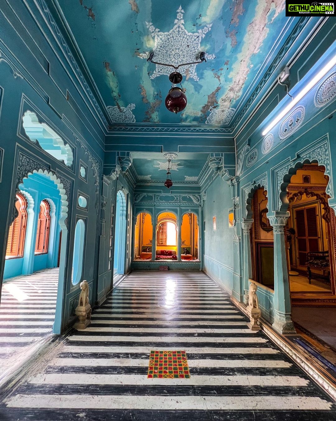 Shivshakti Sachdev Instagram - City Palace - Udaipur Feeling all touristy !! I love visiting Palaces and learning about history. This one was soo beautiful , Must Visit !!! #udaipur #udaipurcity #citypalace #udaipurcitypalace #love #life #happiness #happyday #grateful #blessing #blessed #thankful #cityoflakes #travel #travelIndia #udaipurtravel #yay #thankyougod #🧿