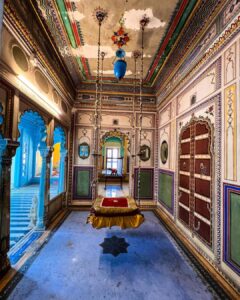 Shivshakti Sachdev Instagram - City Palace - Udaipur Feeling all touristy !! I love visiting Palaces and learning about history. This one was soo beautiful , Must Visit !!! #udaipur #udaipurcity #citypalace #udaipurcitypalace #love #life #happiness #happyday #grateful #blessing #blessed #thankful #cityoflakes #travel #travelIndia #udaipurtravel #yay #thankyougod #🧿