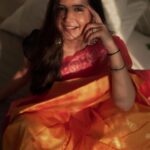 Shivshakti Sachdev Instagram - Happy Dussehra !!!! Shot by @amit_dey_photography #thankful #grateful #dussehra #indianfestival #indianyoutuber #indianyoutuber #feelitreelit #feelkaroreelkaro #festiveseason #festival #instagram #reels #festiveoutfit #saree #banarsisaree #look #indianlook #indianwear