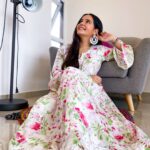 Shivshakti Sachdev Instagram - Hello from MY New YOUTUBE Studio!! Outfit : @houseofchikankari.in #newstudio #newplace #thankful #grateful #blessed #happiness #love #yay #blessing #thankyougod #newspace #yay #mine #like #share #indianyoutuber #youtubeindia #yay #godbekind #timebekind 🧿