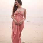 Shivshakti Sachdev Instagram - Sukoon 🧿 #beachscape #sandandsea #mumbai #sunsetaddict #lovesunsets #goldensky