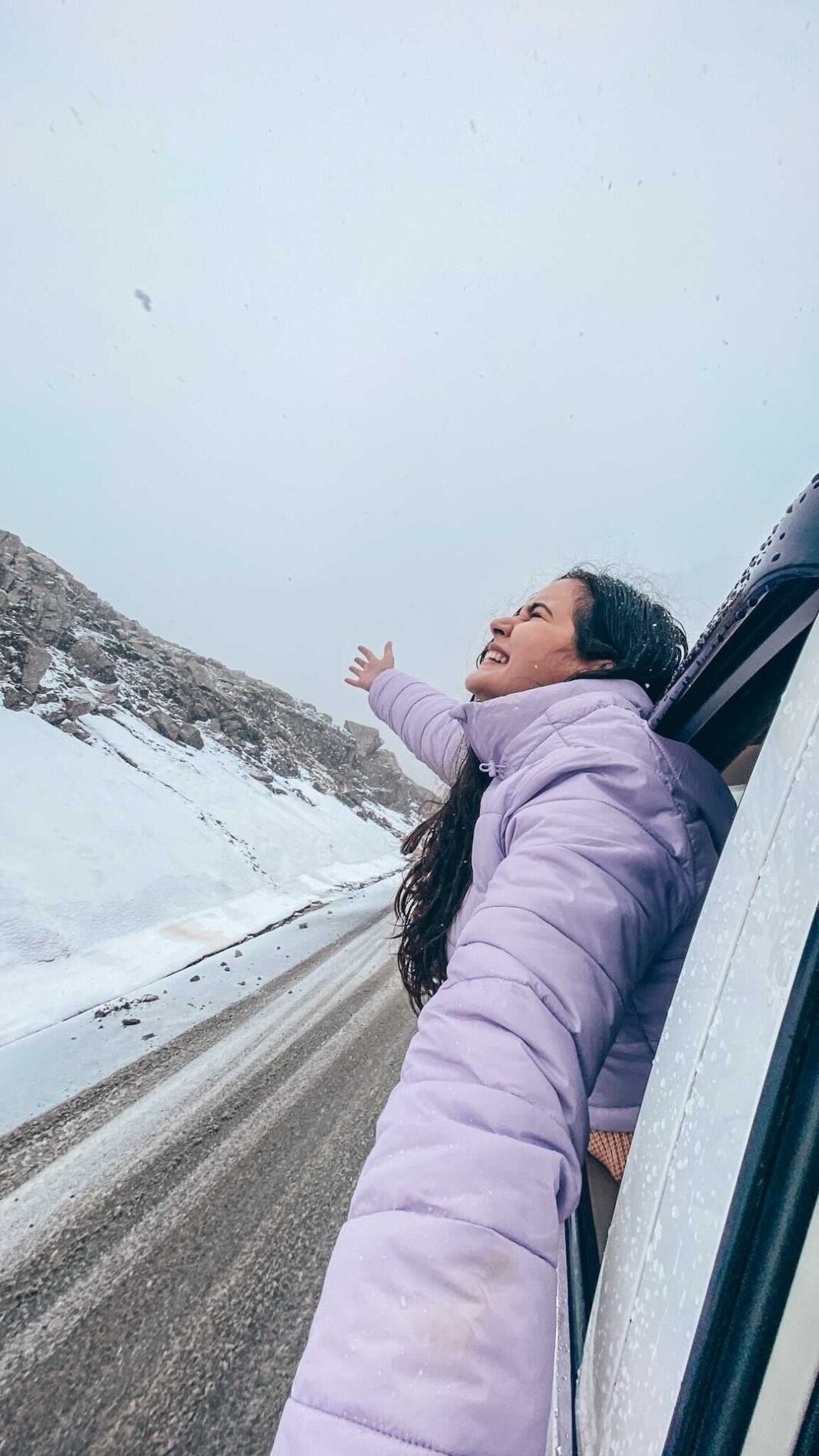 Shivshakti Sachdev Instagram - I miss you snow !! #leh #ladakh #lehladakh #thankful #grateful #blessed #vacay #mine #snowfall #feelitreelit #feelkaroreelkaro #yay #life #love #mine #yay #justbehappy #smile #godbekind #timebekind #yay