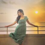 Shonali Nagrani Instagram - Sun and set:) #sunset #mumbai #silhouette #seaside #beach