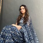 Shonali Nagrani Instagram - Womaniya feels:) #bluesaree #blue #desi #desigirl #saree #sari #indianfashion #woman #fashion #indianstyle #filmshoot #shoot