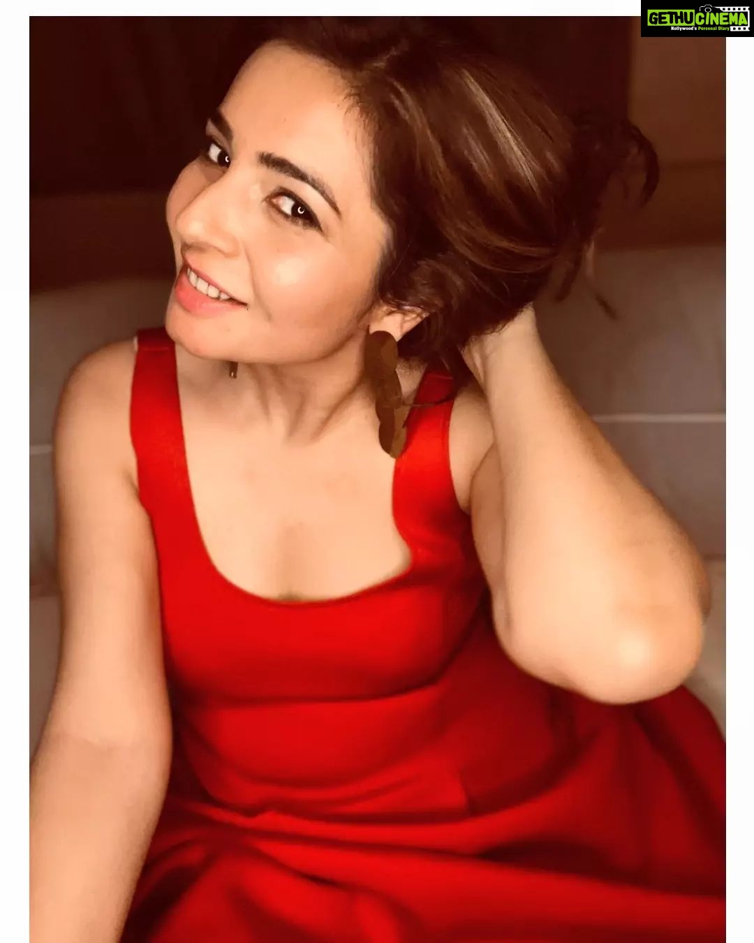 Shonali Nagrani Instagram - Saturday...Let's bring out the red. #saturday #saturdaymood #saturdayvibes😎 #red #redlove