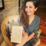 Shonali Nagrani Instagram – Nothing like a BiE skincare facial experience . 

Just got the most amazing facial with skin guru Dinyar using BiE skincare products. His hands and products felt like big dollops of butter in my face:)

My face feels ridiculously soft, radiant & rejuvenated. Like a baby’s bottom. 

BiE is a line of clean products that makes it extra safe & efficacious. I love the fact that it’s eco friendly, safe & light on the skin. 

As a professional actor, I need to preserve my skin with products that are non toxic and have zero damage long term. 

I’m most exited about super power eternal youth cream. 
www.beautybybie.com

@beauty.by.bie 
@workingboxwalladinyar 
@queeniesingh 
🙏
