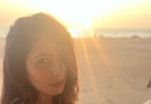 Shonali Nagrani Instagram - Glowing and flowing:) #sunset #sunsets #beachlife #beach #sunlit #sunkissed #flow #beachwear #sunlit #swimwear #swim #beachgirl #beachbum #shonalinagrani #poojawhatisthisbehaviour