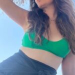 Shonali Nagrani Instagram - Feeling bloody 🤩 amazing:) #reels #reelsinstagram #reelsvideo #reel #reelsindia #reelkarofeelkaro #reelitfeelit #reelsinsta #beach #beachvibes #beachlife #beachbum #beachwear #beachday