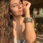 Shonali Nagrani Instagram - Lit…….sun…. #sunset #peace #sand #beachhair #beachhairdontcare #sunlight #swim #swimwear #vitsea #vitd #bliss