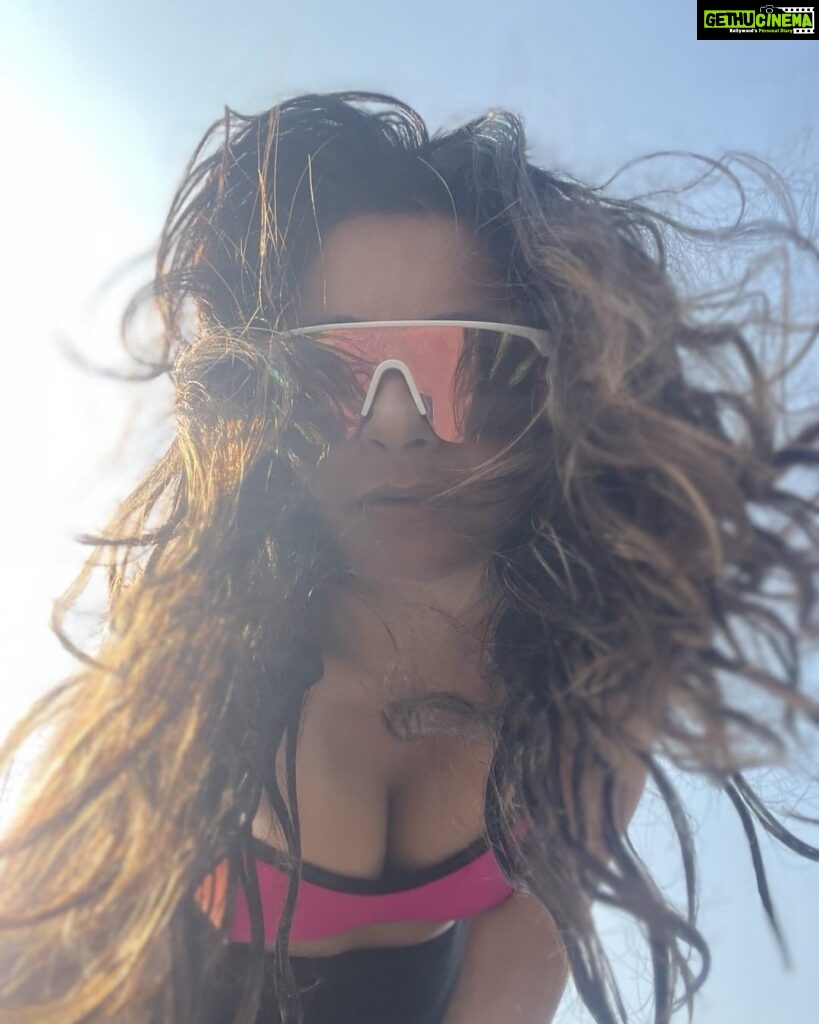 Shonali Nagrani Instagram - 💥 BOOM #beachlife #beach #beachwear #swim #sea #sunlit #beachbum #beachside #beachlover #beachhairdontcare #beachhair #wild #freedom #free #wildhair