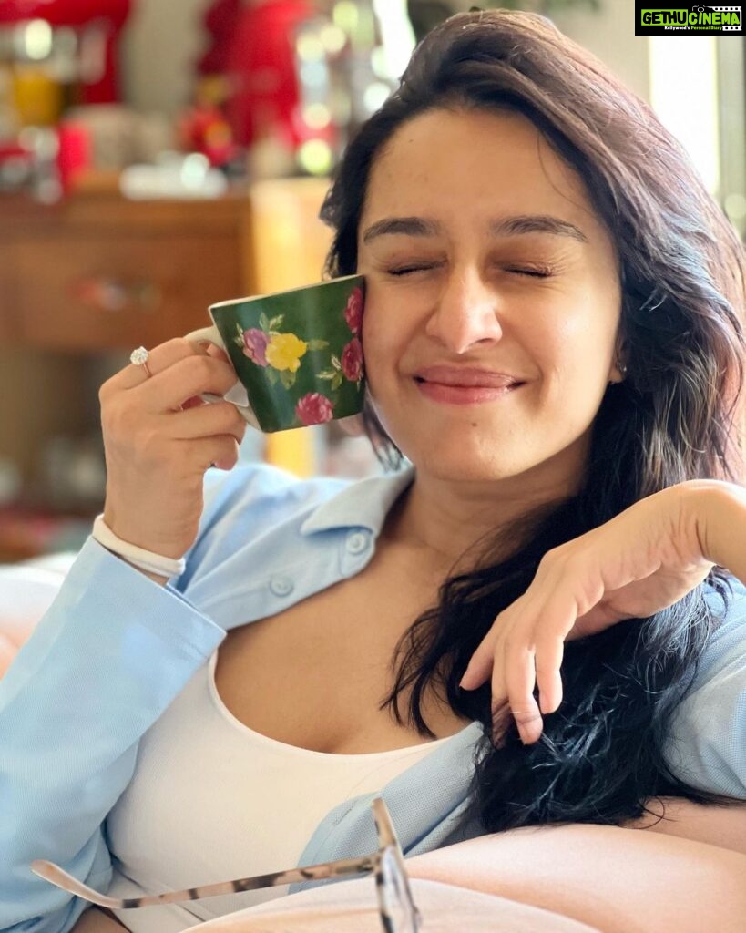 Shraddha Kapoor Instagram - Celebrating 75 Million with Chai on Cheek ☺😊😍 Badi badi Instafam, Choti choti Khushiyaan!!! ♥♥♥