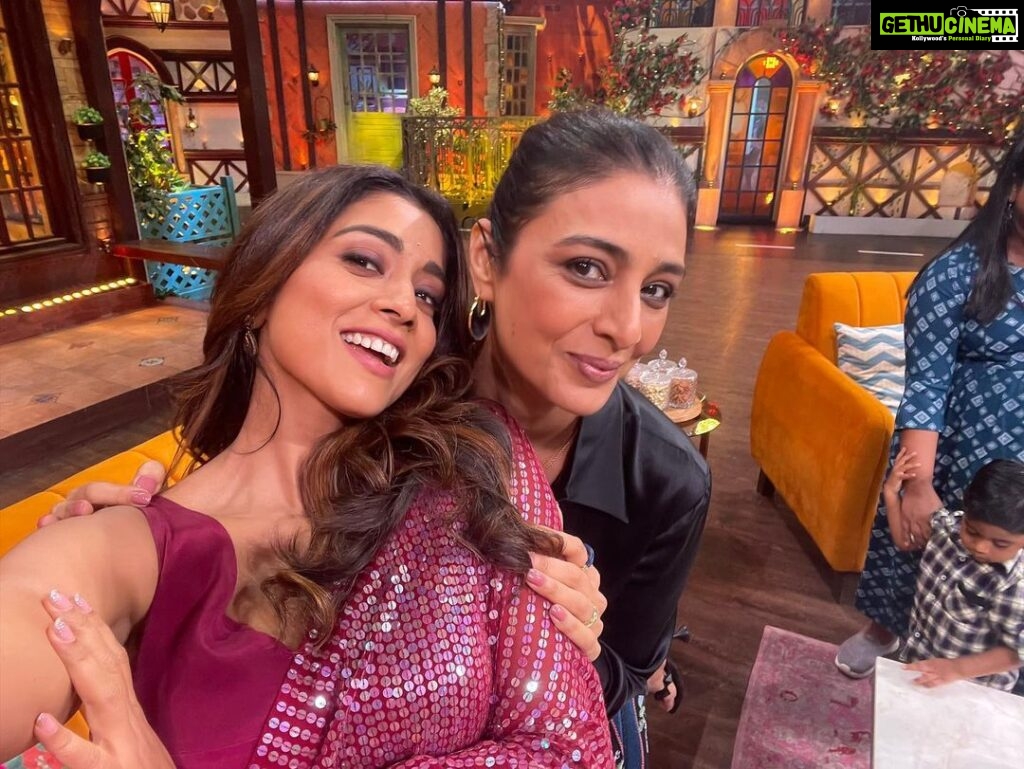 Shriya Saran Instagram - Just a selfie kinda day at @kapilsharma show . So much fun . Loved being on it . @tabutiful you are amazing @archanapuransingh love your laughter @ishidutta big hug @ajaydevgn thank you for being amazing . This was so much laughter and fun . Wearing my fav @manishmalhotra05 love you , thank you ! Make up @makeupbymahendra7