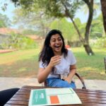 Shruti Ramachandran Instagram – Life hack 1- Crack a mediocre joke, laugh so hard that everyone is forced to laugh with you. 

🌝