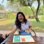 Shruti Ramachandran Instagram - Life hack 1- Crack a mediocre joke, laugh so hard that everyone is forced to laugh with you. 🌝