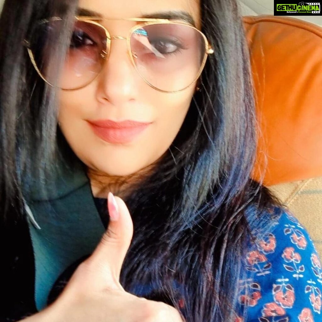 Shweta Menon Instagram - Hey guys - I am on my way to Oman for the O!Millionaire raffle draw!!!!!!! @omillionaire.om You just have today & tomorrow to enter the raffle draw!! Login to www.omillionaire.com NOW & buy the green certificate!!!!!! See you soon, Shwetha Menon @oasispark.om @omillionaire.results