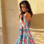 Shweta Tiwari Instagram - चलो फिर से, हौले से मुस्कुराते हैं… बिना माचिस के ही लोगों को जलाते हैं…!
