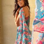 Shweta Tiwari Instagram - चलो फिर से, हौले से मुस्कुराते हैं… बिना माचिस के ही लोगों को जलाते हैं…!