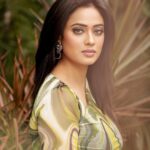 Shweta Tiwari Instagram - 🍃🍃🍃🍃 @amitkhannaphotography @stylingbyvictor @sohail__mughal___ @rubans.in @durgedeepak76