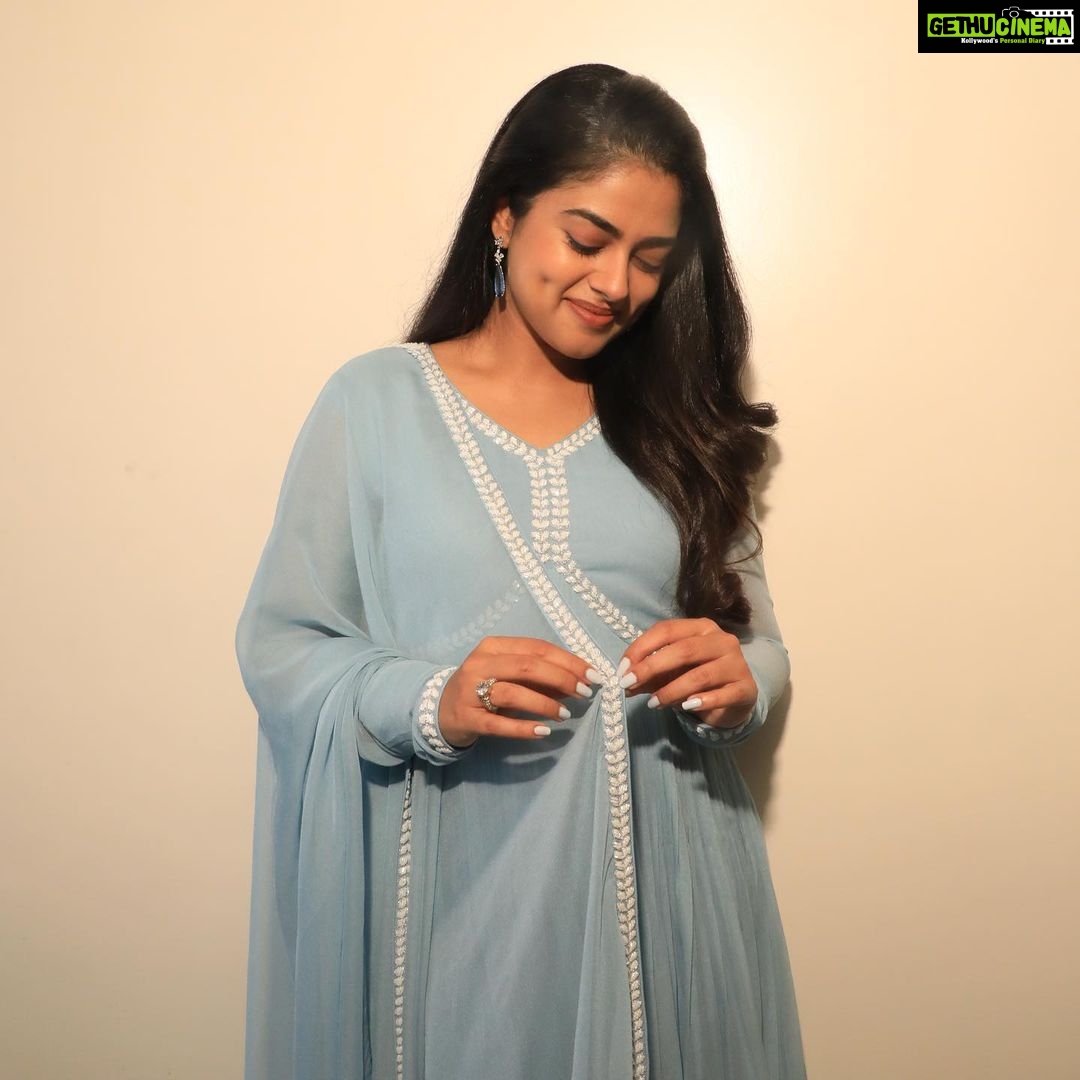 Siddhi Idnani Instagram - Pidikum endrathaal nadikka thonuthae Nadikkum podhilae sirippu vanthathae π Designer - @label_afeera Photography - @joseph_ajith.ajith & @dharma_raja333 Hair - @king.elayaraja MUA - @ra.jakumar9367 Stylist - @sandhya__sabbavarapu Styling team - @team_sandhya @rashmi_angara @thumu_bhavana @sirichandana_medi Chennai, India
