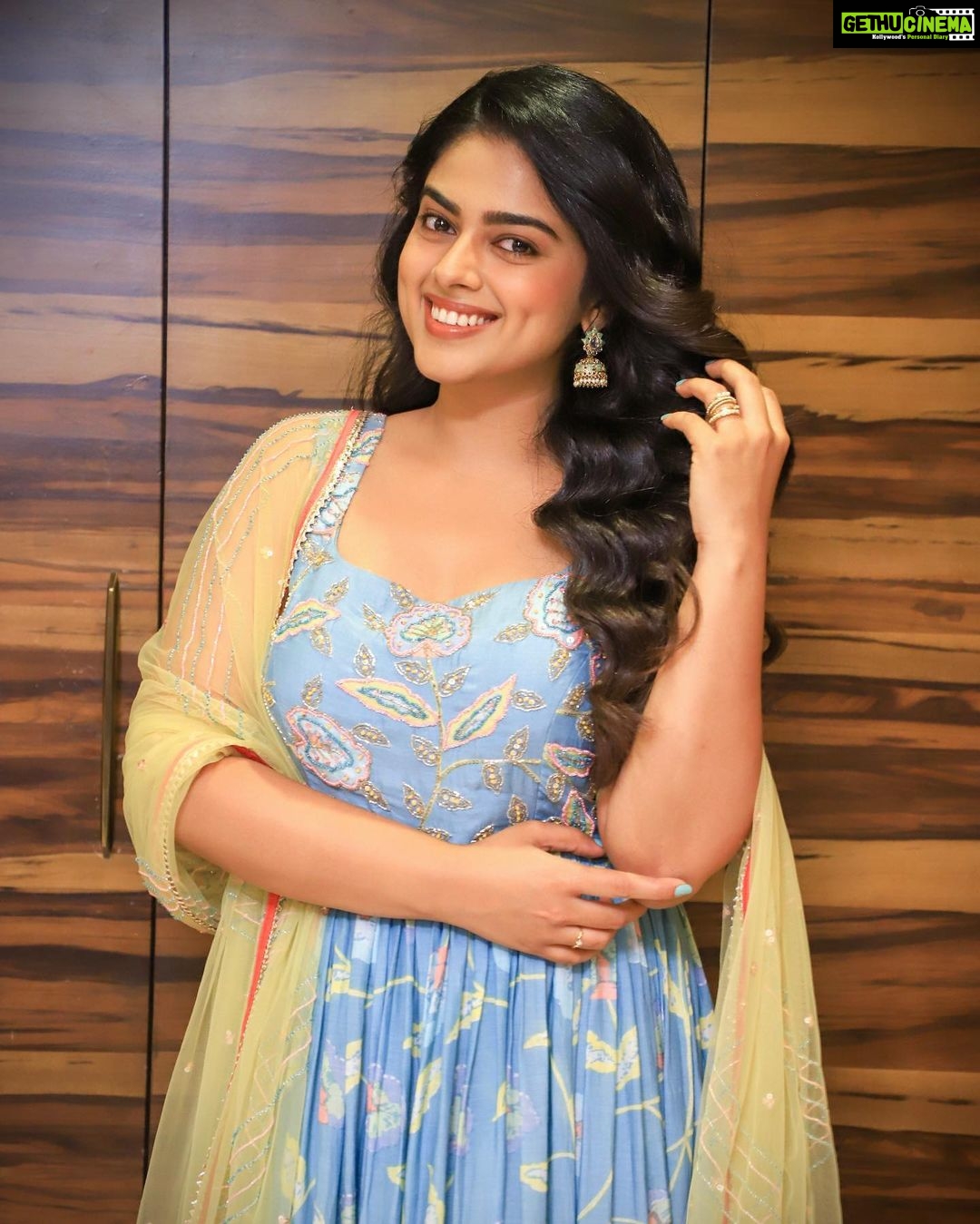Siddhi Idnani Instagram - oh what a dream Iβm living! π Designer - @seharrebysahitheereddy Photography - @nekelg7 Stylist - @sandhya__sabbavarapu Hair - Kartika Styling team - @team_sandhya @rashmi_angara @thumu_bhavana @sirichandana_medi Chennai, India