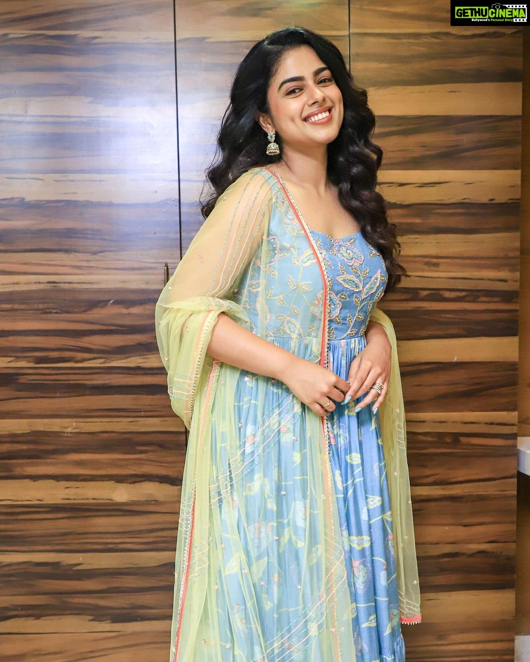 Siddhi Idnani Instagram - oh what a dream Iβm living! π Designer - @seharrebysahitheereddy Photography - @nekelg7 Stylist - @sandhya__sabbavarapu Hair - Kartika Styling team - @team_sandhya @rashmi_angara @thumu_bhavana @sirichandana_medi Chennai, India