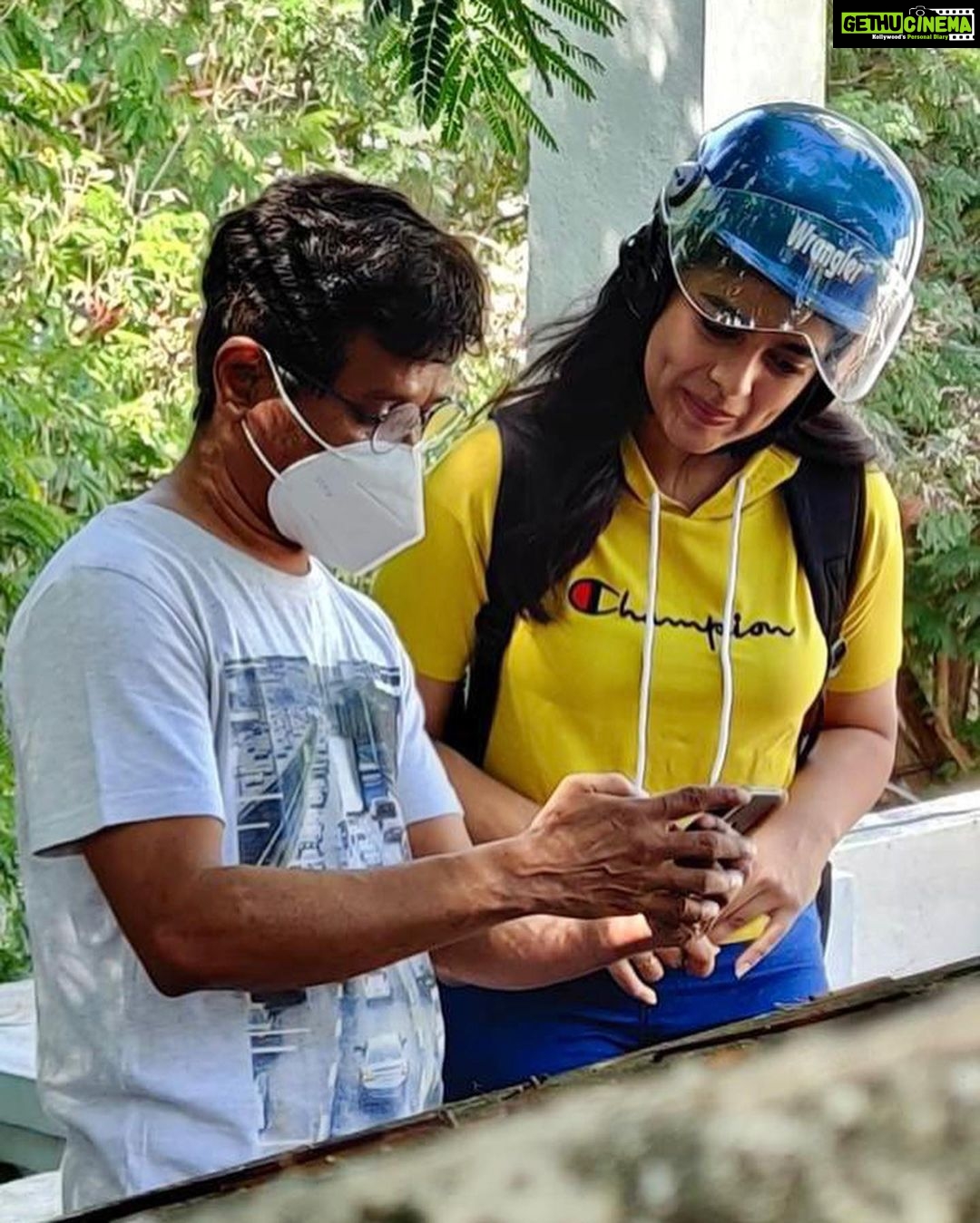 Siddhi Idnani Instagram - Happiest Birthday #SasiSir 🌈🦋 Thank you for being my mentor & a father figure.