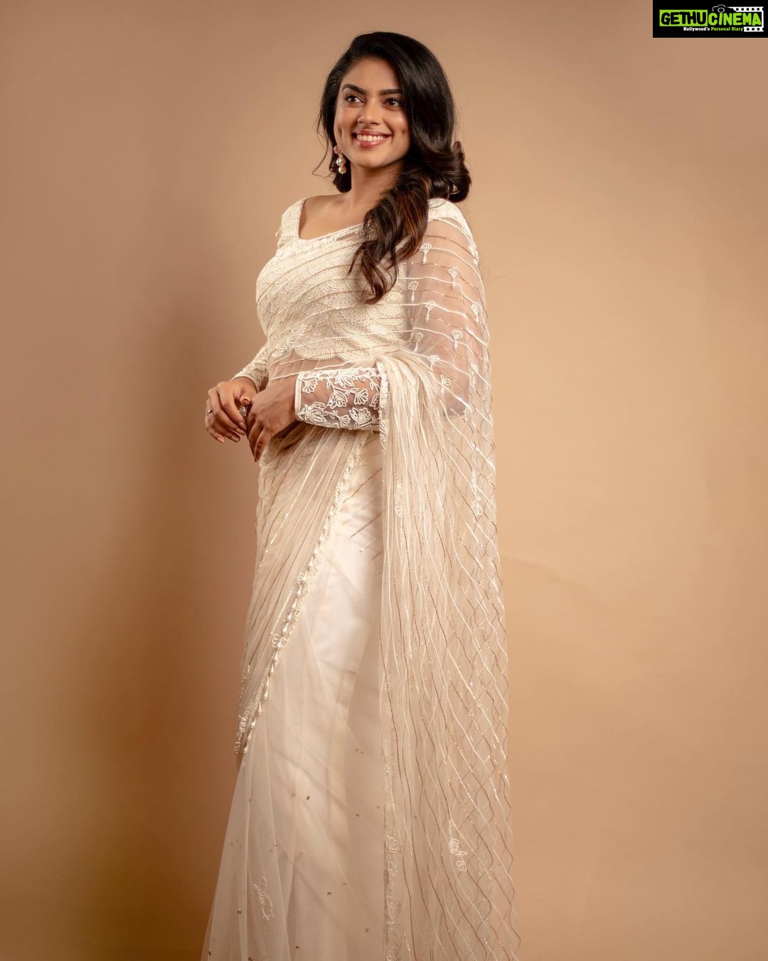Siddhi Idnani Instagram - Paavai to me is all white, pure & innocent, hopeful & simple. Thank you for making my vision for this big event come to life 🤍 Outfit - @arka_by_divya_kanigalupula Jwellery - @challani_jewellery Photography - @kiransaphotography Stylist - @sandhya__sabbavarapu Styling team - @team_sandhya @rashmi_angara @thumu_bhavana Makeup - @reenapaiva Hair - @venki_haistylist @arunprajeethm