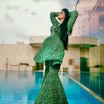 Siddhi Idnani Instagram - feeling the greeens , cause we’re watering the grass we’re standing on💚🦚 Photographed by : @deepak_durai_photography Styled by: @romamamiaa Outfit: @deeveecouture Hair : @priya_durai_makeoverartistry Outfit PR: @devampandeyofficial
