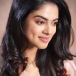 Siddhi Idnani Instagram - You are absolutely capable of creating the life you’ve dreamed off. 🤍 Designer - @rang_by_shilpa Photographer - @deepak_durai_photography MUA - @pavash_ @yolo.offl Stylist - @sandhya__sabbavarapu Studio - @vybn_studio Managed by - @arunprajeethm