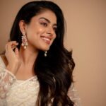 Siddhi Idnani Instagram – Paavai to me is all white, pure & innocent, hopeful & simple. Thank you for making my vision for this big event come to life 🤍 

Outfit – @arka_by_divya_kanigalupula
Jwellery – @challani_jewellery
Photography – @kiransaphotography
Stylist – @sandhya__sabbavarapu
Styling team – 
@team_sandhya
@rashmi_angara
@thumu_bhavana
Makeup – @reenapaiva
Hair – @venki_haistylist
@arunprajeethm