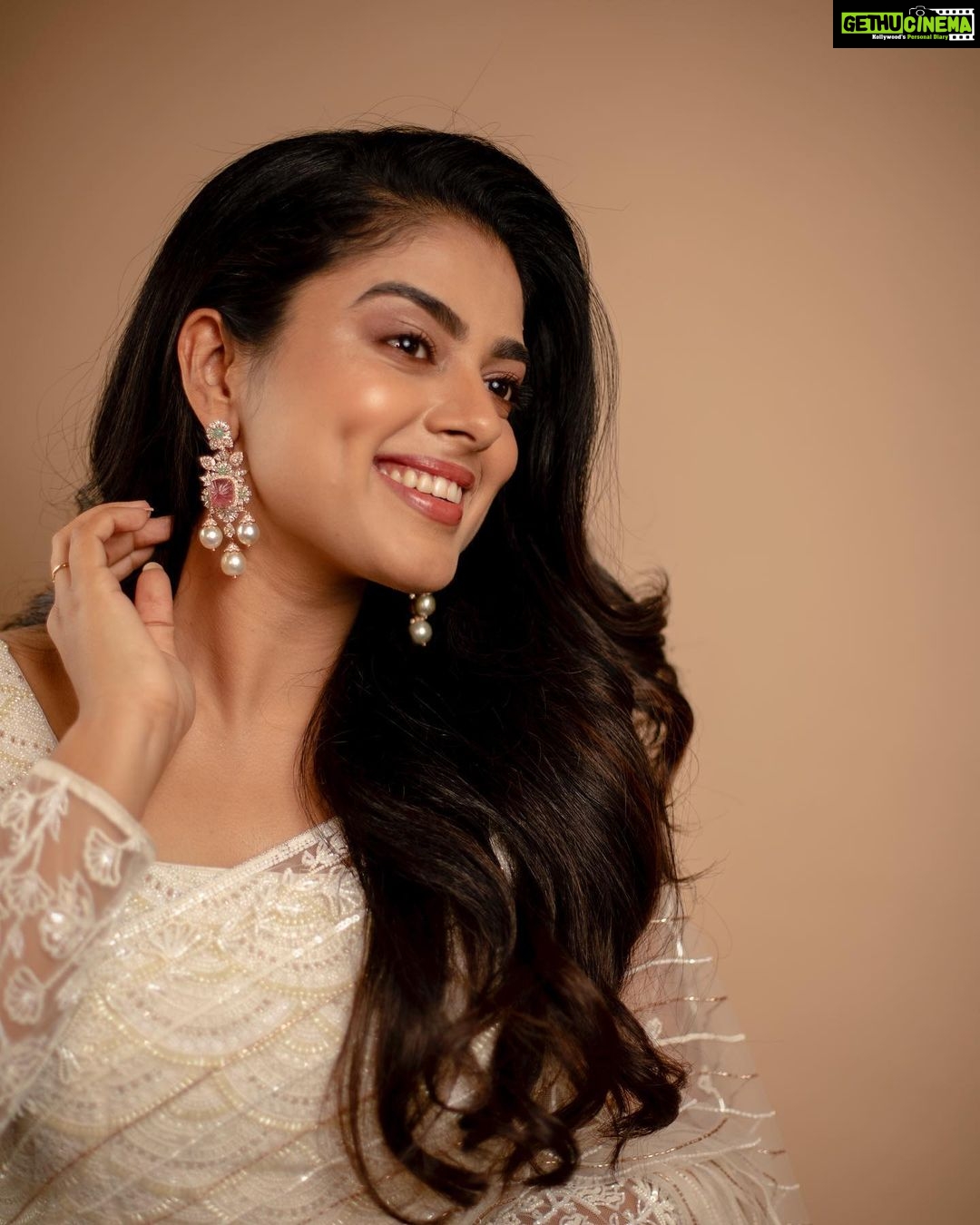 Siddhi Idnani Instagram - Paavai to me is all white, pure & innocent, hopeful & simple. Thank you for making my vision for this big event come to life 🤍 Outfit - @arka_by_divya_kanigalupula Jwellery - @challani_jewellery Photography - @kiransaphotography Stylist - @sandhya__sabbavarapu Styling team - @team_sandhya @rashmi_angara @thumu_bhavana Makeup - @reenapaiva Hair - @venki_haistylist @arunprajeethm