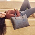 Siddhi Idnani Instagram - Toteally into totes! 👜 thankyou @theluxuryshop_dle for helping me shop this beauty ✨ Definitely coming for more ❤️ @romamamiaa you the best 😘