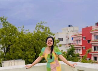 Siddhi Idnani Instagram - I know we’re all excited for #MarakkumaNenjam but the weather made me attempt a romantic #kaalathukumneevenum 🌧♥️ Excuse meeeee for my amateur skills @rakshitasuresh 🤓 Let me know if you guys likeddd it?! 🙊🙊🙊 #VendhuThanindhathuKaadu