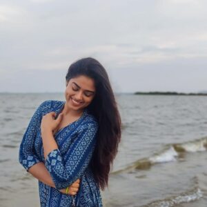 Siddhi Idnani Instagram - the joy of exploring new cities.. and their beaches! 🥰🏝