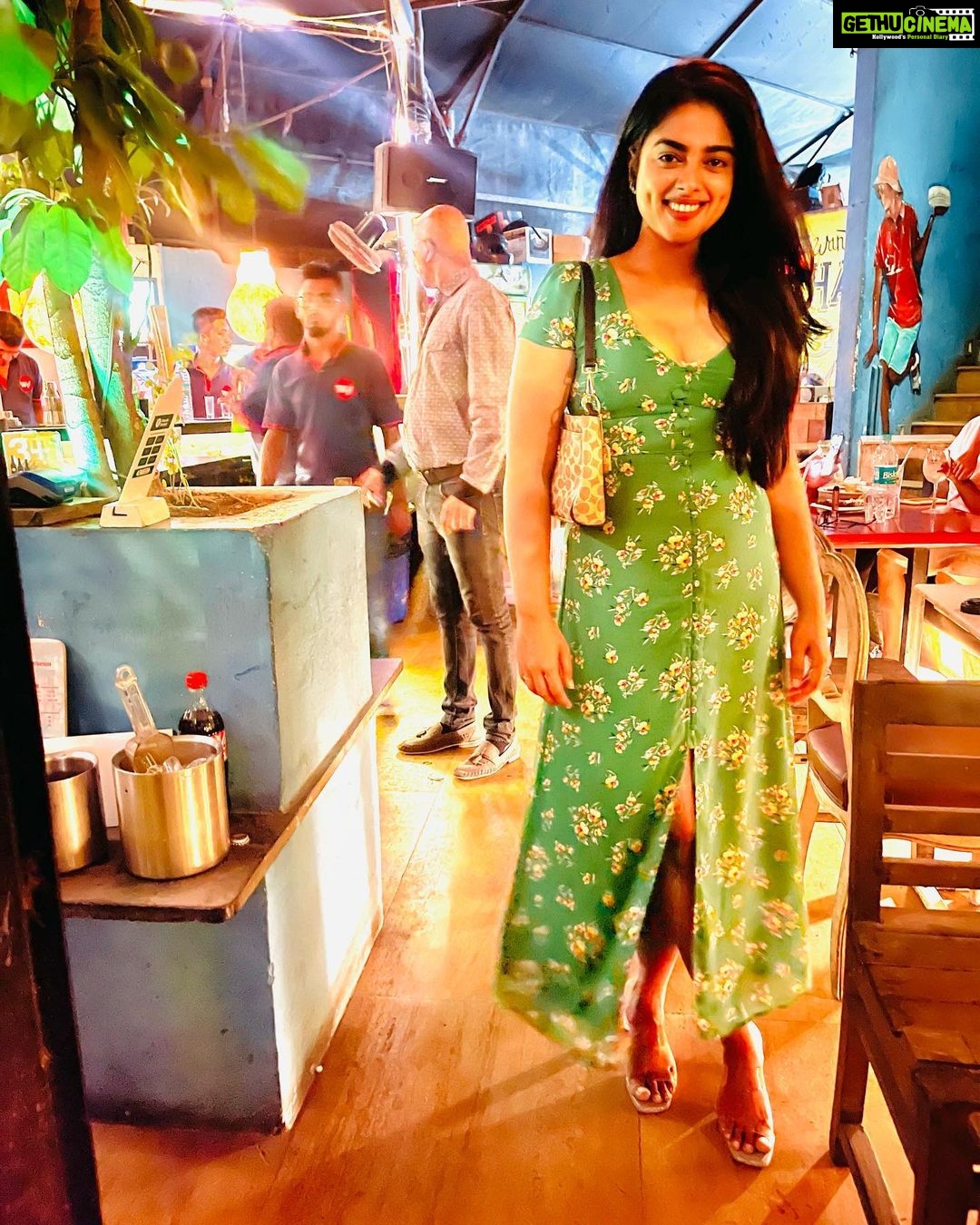 Siddhi Idnani Instagram - when in mumbai 🏡🍟