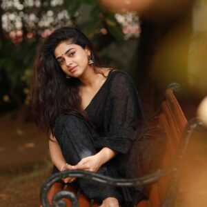 Siddhi Idnani Instagram - Heal. Learn. Grow. Love 🖤 from a spontaneous shoot I did with @deepak_durai_photography & @nandini_kalappa 🖤