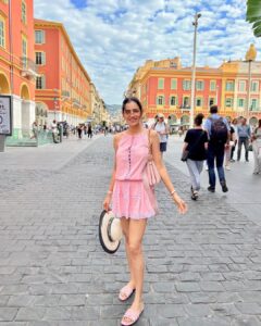 Smriti Khanna Instagram - Painting the town pink 🌸🦩 #niceoldtown Outfit @melissaodabash Bag @louisvuitton Flats @dior Nice Old City