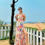 Smriti Khanna Instagram – High tides, good vibes 🌊
Wearing @mandirawirkhq Goa