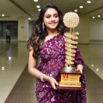 Smruthi Venkat Instagram - Received V4 awards for Mookuthi Amma 😇😻 Blessed and Grateful for deivamrutam 🙏🏼🙏🏼🙏🏼 Saree @rubyafroz80 @_.rubeenavogueofficial._ Jewllery @new_ideas_fashions Mua @liyash_makeup_artist Hair @binchu_kc
