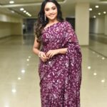 Smruthi Venkat Instagram - Received V4 awards for Mookuthi Amma 😇😻 Blessed and Grateful for deivamrutam 🙏🏼🙏🏼🙏🏼 Saree @rubyafroz80 @_.rubeenavogueofficial._ Jewllery @new_ideas_fashions Mua @liyash_makeup_artist Hair @binchu_kc