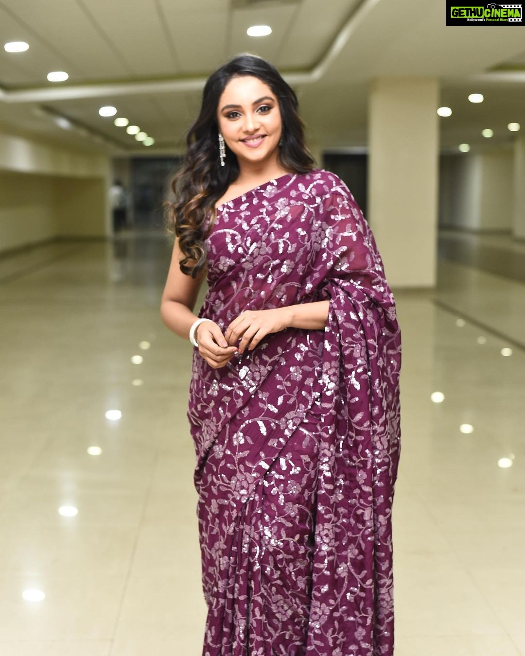 Smruthi Venkat Instagram - Received V4 awards for Mookuthi Amma ππ» Blessed and Grateful for deivamrutam ππΌππΌππΌ Saree @rubyafroz80 @_.rubeenavogueofficial._ Jewllery @new_ideas_fashions Mua @liyash_makeup_artist Hair @binchu_kc