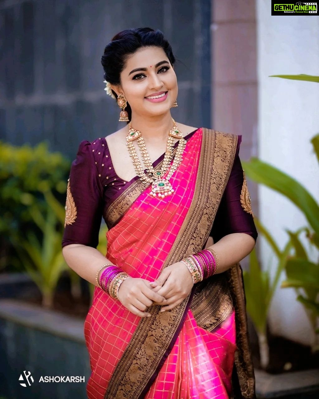 Actress Sneha HD Instagram Photos and Wallpapers August 2022 | Gethu Cinema