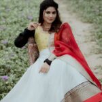 Sneha Instagram - Dream without fear love without limits ❤️ @geetuhautecouture @ashokarsh @jcsjewelcreations @vyshalisundaram_hairstylist #lovewatudo💕 #livelife #stopworryingstartliving #bleach #lovemore #dresses