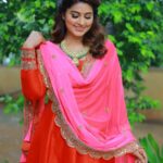 Sneha Instagram - Nothing shakes the smiling heart! @geetuhautecouture @ithihaasaa #pinknred #mylove #livelife #smile #bekind #lovewatudo💕 #etvtelugu