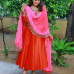 Sneha Instagram - Nothing shakes the smiling heart! @geetuhautecouture @ithihaasaa #pinknred #mylove #livelife #smile #bekind #lovewatudo💕 #etvtelugu