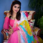 Sneha Instagram - Feeling flowerful!!!!! @geetuhautecouture @ashokarsh @vyshalisundaram_hairstylist #ilovepink #pinkdress #loveyourself #thankinggod #photography #beurself #dreamcatcher