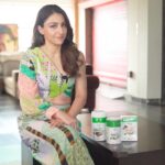 Soha Ali Khan Instagram - Finding out how much white sugar is in my kid’s nutrition powders was definitely a shock. That’s why I go the extra mile by giving my kid this all natural Little Joys Nutrimix nutrition powder! 🍫🥛 It’s sweetened naturally with Jaggery and Dates and is the perfect chocolate flavour for my kiddo! 🌴 I also love that it’s packed with Ragi, Bajra, Almonds, Walnuts and Chia seeds! Parents, what are you waiting for? Go check out their exciting range! 👋🏼 Shop now @our.littlejoys and use my coupon code SOHA10 to get 10% OFF 🥰 . . . . . . #sohaalikhan #nutrimix #littlejoys #nutrimixnutritionpowder #nutritionpowders #nowhitesugar #naturallysweetened #kidsnutrition #childnutrition #positiveparenting #kidshealth #millet #milkchocolate #milkshake #chocolatemilk