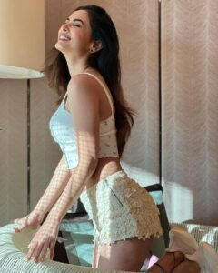 Sonal Chauhan Instagram - 𝓢𝓸𝓾𝓵 𝓯𝓾𝓵𝓵 𝓸𝓯 𝓖𝓸𝓵𝓭 ✨☀️✨ . . . . . . . . . . . . . . . . . . . . . 📸 @himanichauhan #sunshine #sun #gold #sonalchauhan #love #friday #thailand