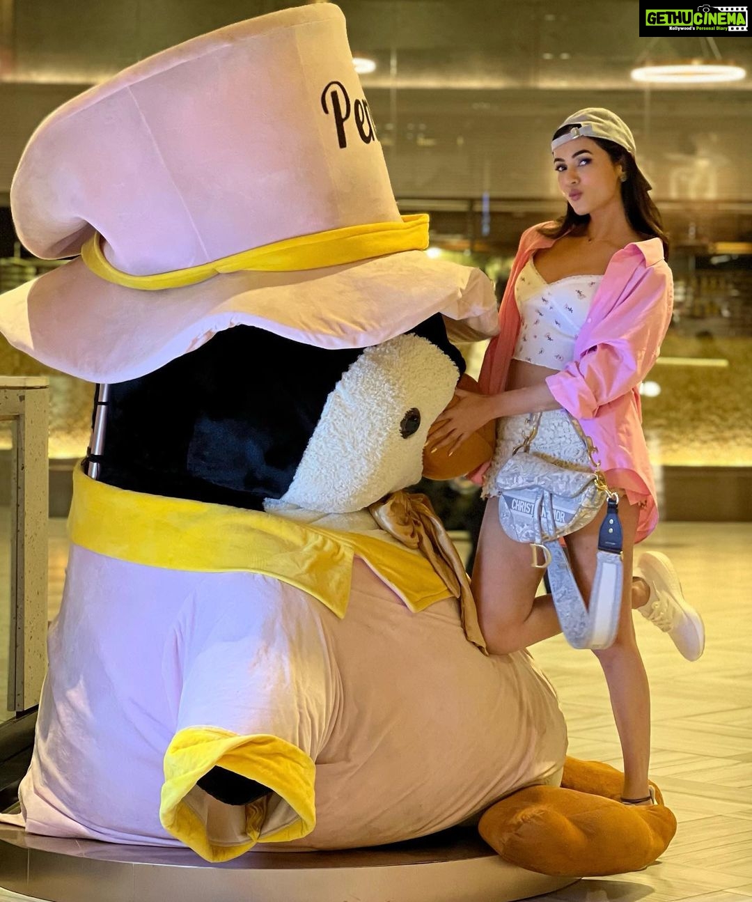Sonal Chauhan Instagram - 𝓗𝓪𝓹𝓹𝔂 𝓬𝓱𝓲𝓵𝓭𝓻𝓮𝓷'𝓼 𝓭𝓪𝔂 🐧 . . . . . . . . . . . . . . . . . . . . #love #children #day #sonalchauhan